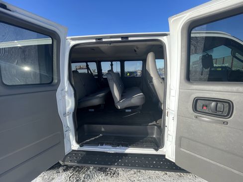 Used 2018 Chevrolet Express 2500 LT w/ LT Preferred Equipment Group image 11