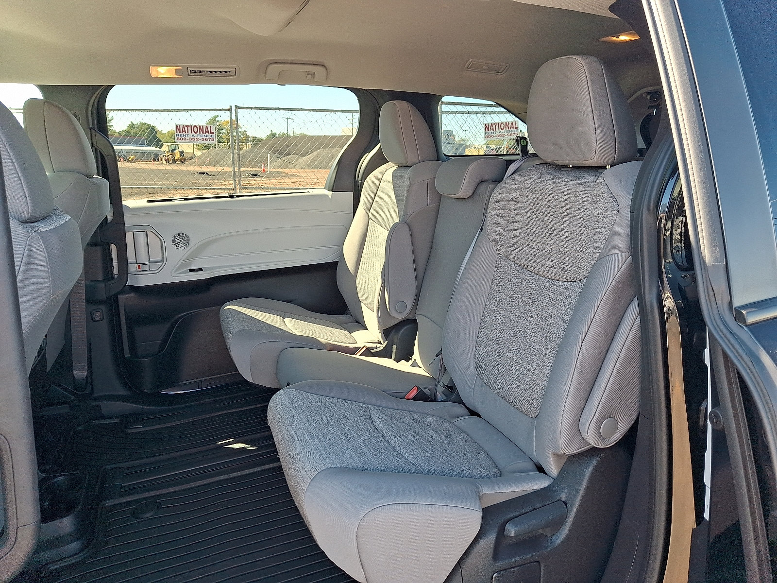 Certified 2025 Toyota Sienna LE AWD/4WD image 11
