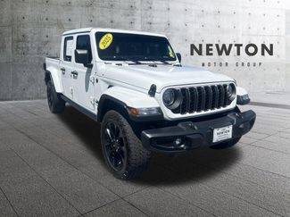 Used 2025 Jeep Gladiator Sport AWD/4WD video 1