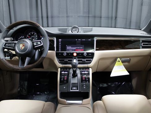 New 2026 Porsche Macan image 23