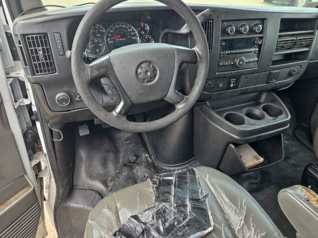 Used 2015 Chevrolet Express 2500 RWD image 2