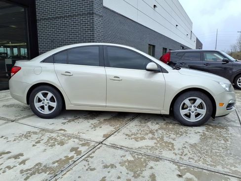 Used 2016 Chevrolet Cruze LT image 8