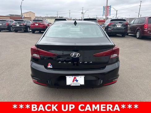 Used 2019 Hyundai Elantra Sedan FWD image 4
