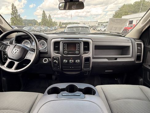 Used 2017 RAM 1500 Express AWD/4WD image 3