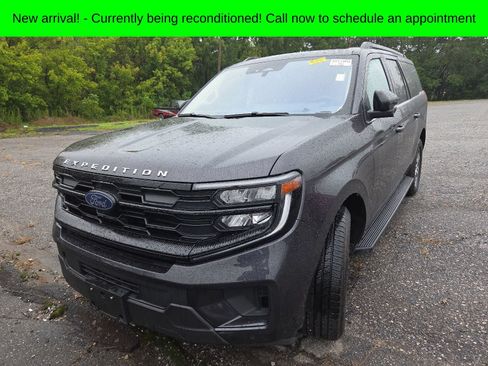 Used 2025 Ford Expedition Max Active RWD image 1