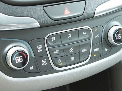 Used 2019 Chevrolet Equinox LT FWD image 27