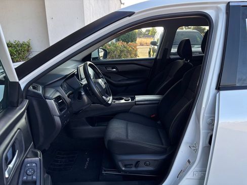 Used 2025 Nissan Rogue SV AWD/4WD image 28