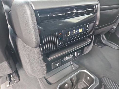 Used 2025 Jeep Wagoneer L Series II AWD/4WD image 15