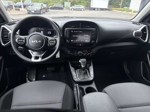 Used 2023 Kia Soul LX image 13