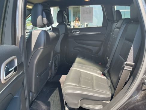 Used 2015 Jeep Grand Cherokee Limited w/ Trailer Tow Group IV AWD/4WD image 9