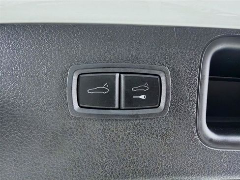 Certified 2023 Porsche Macan Turbo AWD/4WD image 23