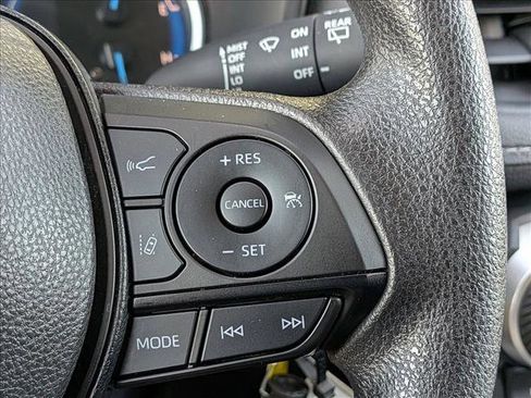 Used 2025 Toyota RAV4 LE AWD/4WD image 15