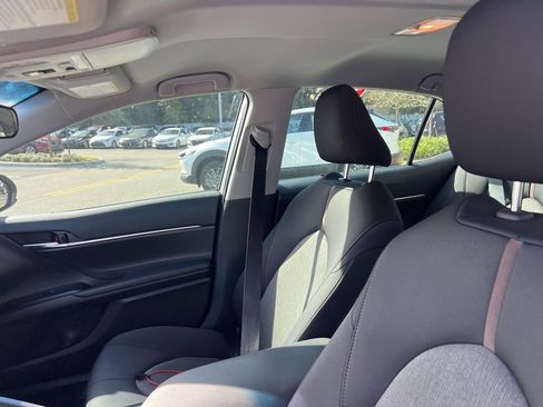 Used 2020 Toyota Camry LE image 14