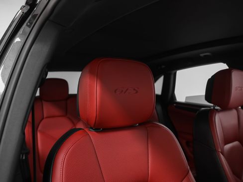 Certified 2024 Porsche Macan GTS w/ Premium Plus Package AWD/4WD image 25