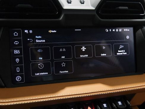 Used 2025 Lamborghini Urus SE image 35