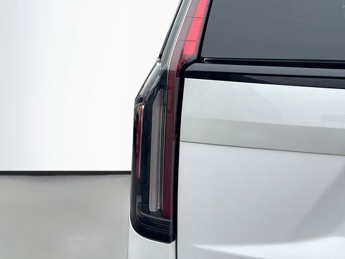 Used 2023 Cadillac Escalade ESV Sport Platinum w/ LPO, ONYX Package image 10