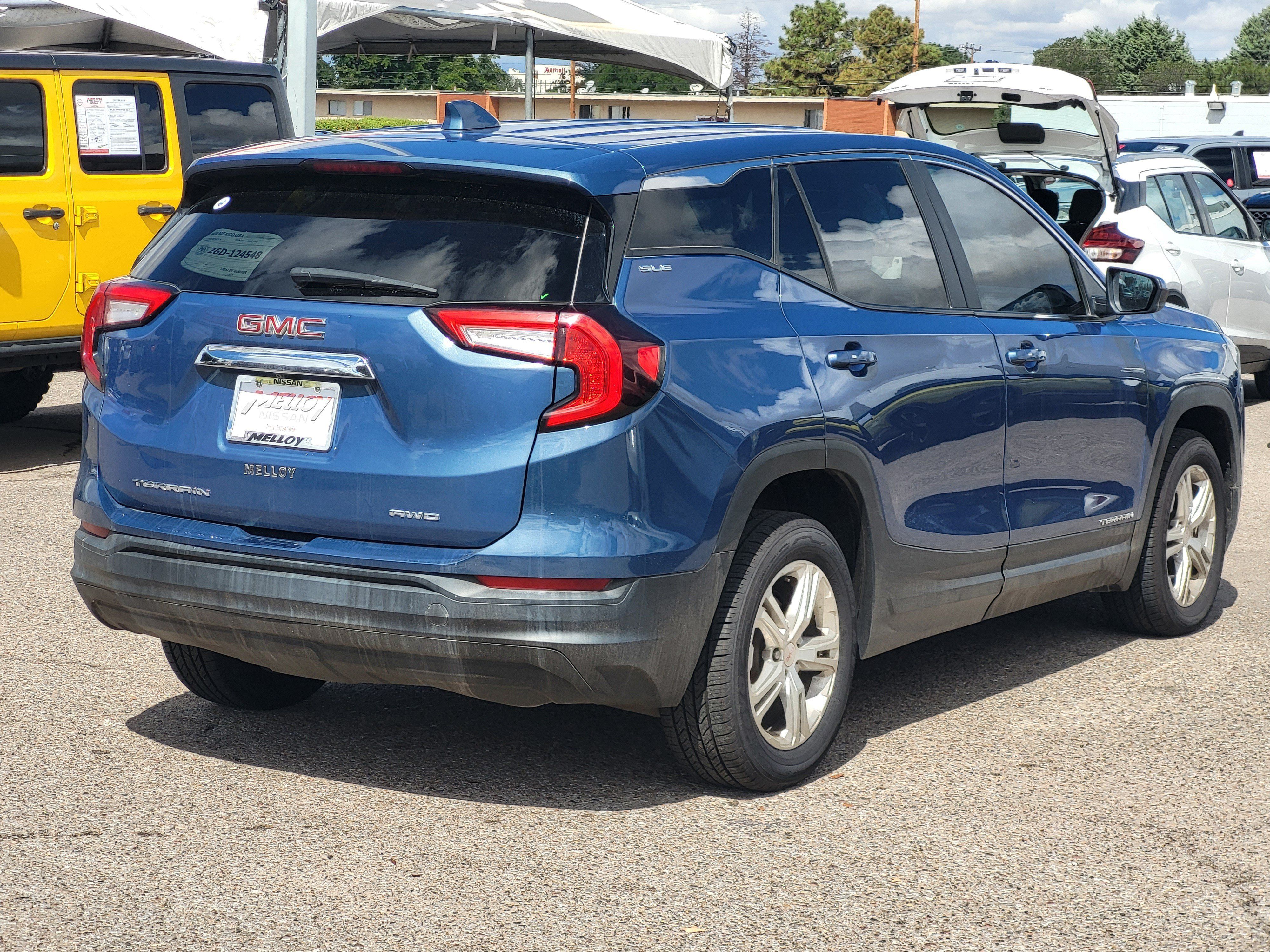 Used 2024 GMC Terrain SLE AWD/4WD image 4