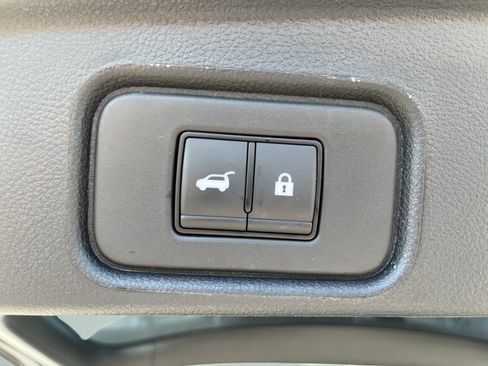 Used 2025 Nissan Pathfinder SL w/ SL Premium Package AWD/4WD image 15