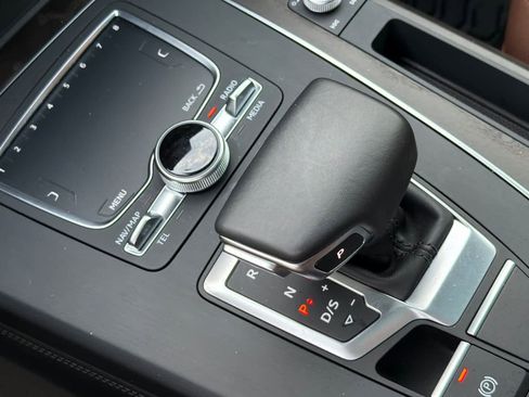 Used 2019 Audi Q5 2.0T Premium Plus w/ Premium Plus Package image 24