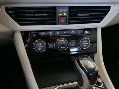 Used 2022 Volkswagen Jetta SE image 20