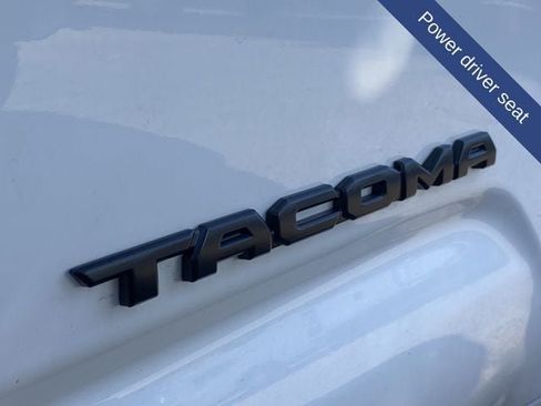 Used 2020 Toyota Tacoma SR5 AWD/4WD image 9