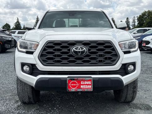 Used 2022 Toyota Tacoma TRD Off-Road AWD/4WD image 11