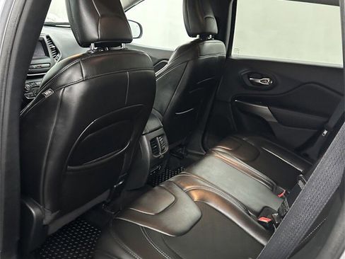 Used 2019 Jeep Cherokee Latitude Plus w/ Comfort/Convenience Group image 24