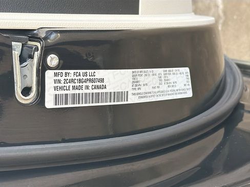 Used 2023 Chrysler Pacifica Touring-L image 34