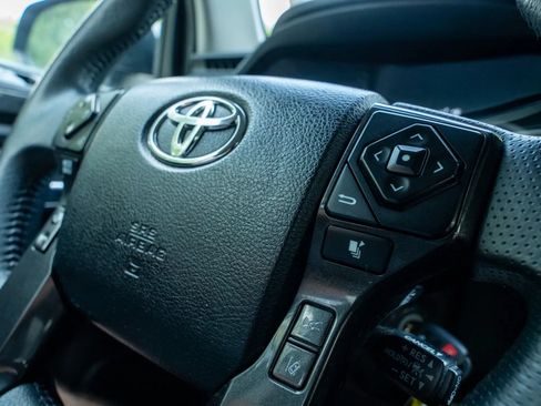 Used 2020 Toyota 4Runner TRD Off-Road AWD/4WD image 25