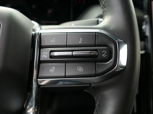 Used 2025 GMC Yukon XL Denali AWD/4WD image 18