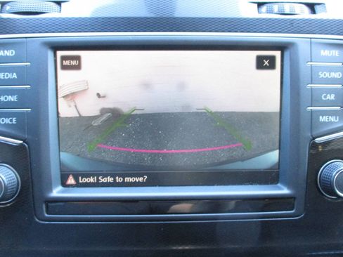 Used 2017 Volkswagen GTI SE FWD image 14