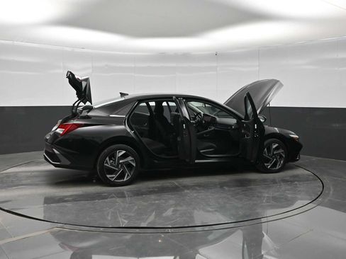 Used 2025 Hyundai Elantra SEL w/ Cargo Package FWD image 41