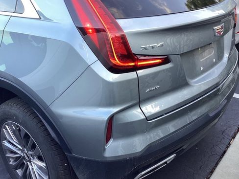 Used 2024 Cadillac XT4 Premium Luxury image 8