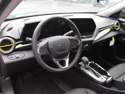 New 2026 Chevrolet Trax ACTIV w/ Sunroof Package FWD image 11