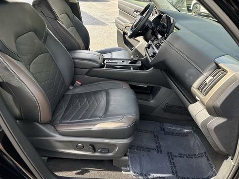 Used 2024 Nissan Pathfinder Platinum w/ Cargo Package FWD image 10