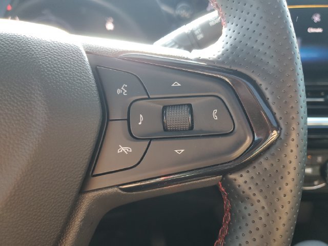 Used 2024 Chevrolet Trax RS w/ Sunroof Package FWD image 24