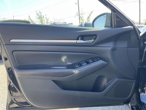 Used 2024 Nissan Altima 2.5 SR image 16