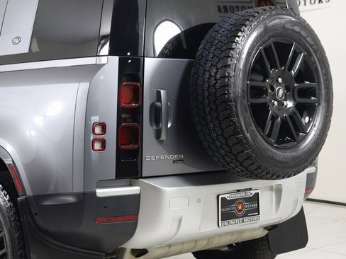 Used 2023 Land Rover Defender 110 SE image 26