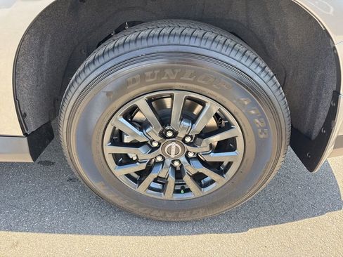 Used 2025 Nissan Armada SV AWD/4WD image 31