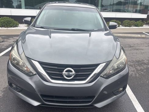 Used 2016 Nissan Altima 3.5 SL w/ 3.5 Technology Package image 2
