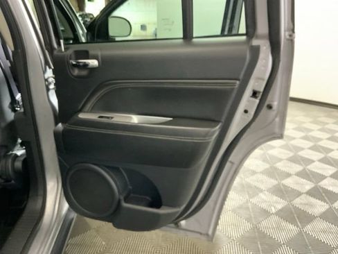 Used 2017 Jeep Compass High Altitude AWD/4WD image 26