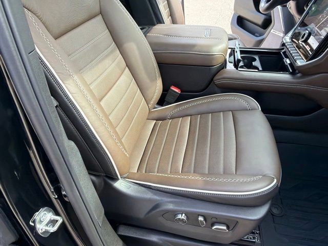Used 2025 GMC Yukon Denali Ultimate AWD/4WD image 35