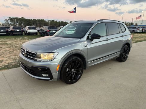 Used 2021 Volkswagen Tiguan SE R-Line image 4