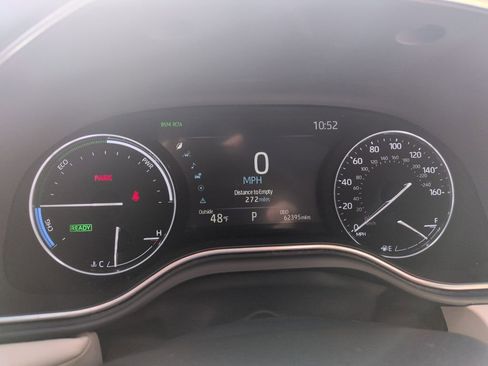 Certified 2022 Toyota Avalon XLE w/ Moonroof Package image 15