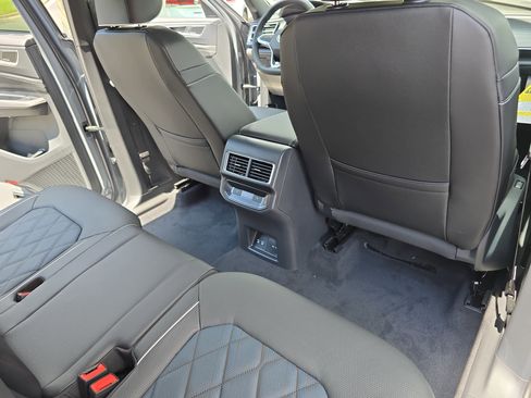 New 2026 Volkswagen Atlas Cross Sport SEL Premium R-Line AWD/4WD image 11