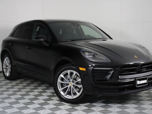 Certified 2026 Porsche Macan AWD/4WD image 9
