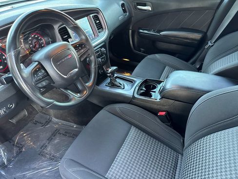 Used 2018 Dodge Charger R/T w/ Blacktop Package RWD image 9