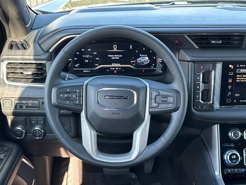 Used 2023 GMC Yukon XL Denali image 25