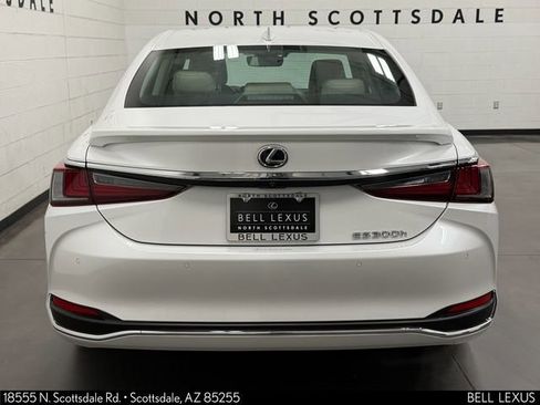 Used 2024 Lexus ES 300h w/ Premium Package image 5