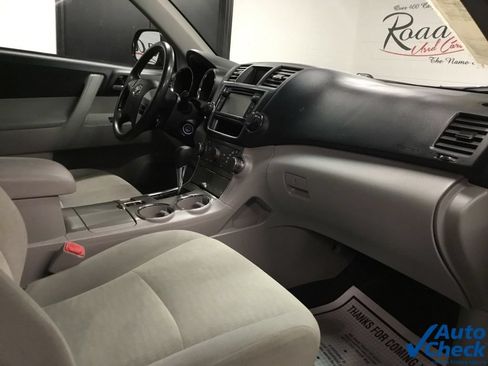 Used 2013 Toyota Highlander Plus AWD/4WD image 36